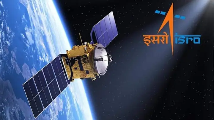 Vue d'artiste du satellite EOSN1 de l'ISRO en orbite